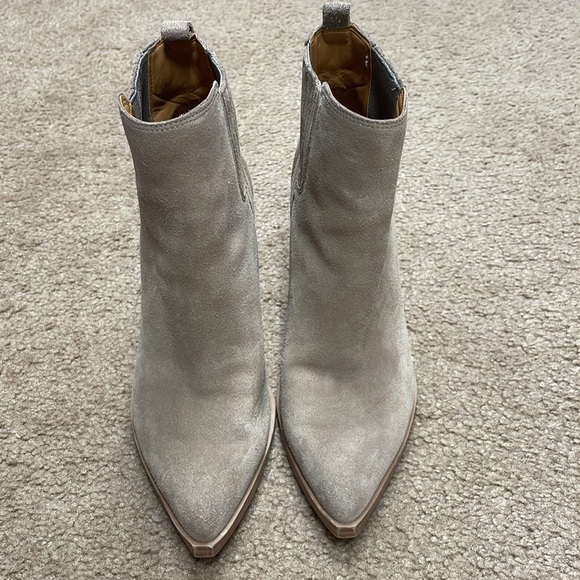 Marc Fisher LTD women pointed toe bootie. Size 6.5 - Picture 2 of 6